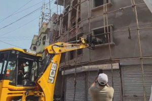 ৩ তলার অনুমতি নিয়ে ৬ তলা! হাওড়ায় বেআইনি নির্মাণ গুঁড়িয়ে দিল পালাবদলের বুলডোজার