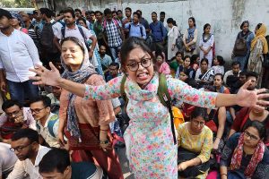 নিয়োগের বয়সসীমা বাড়লেও লাভ কী! ‘যা ক্ষতি হওয়ার হয়ে গিয়েছে’, বলছেন চাকরিপ্রার্থীরা