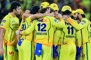 বাড়িতে ফিরেছেন ধোনি, ‘থালা’কে ছাড়াই মরণবাঁচন যুদ্ধে সিএসকে! চেন্নাইয়ের হার চাইছে একাধিক দল