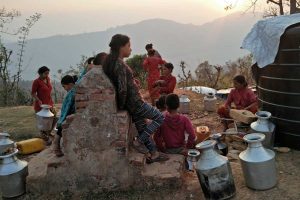 দার্জিলিংয়ে বাড়ছে তাপমাত্রা, পর্যটনের ভরা মরশুমে পানীয় জলের সংকট, দেদারে জলের কালোবাজারি!