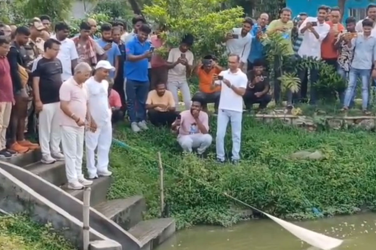 Dilip Ghosh caught fish in Bheri in Bidhannagar