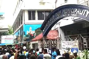বেতন অমিল! দিনভর উত্তাল উত্তর দমদম পুরসভা, বিক্ষোভ ঠেকাতে বাহিনী-পুলিশ