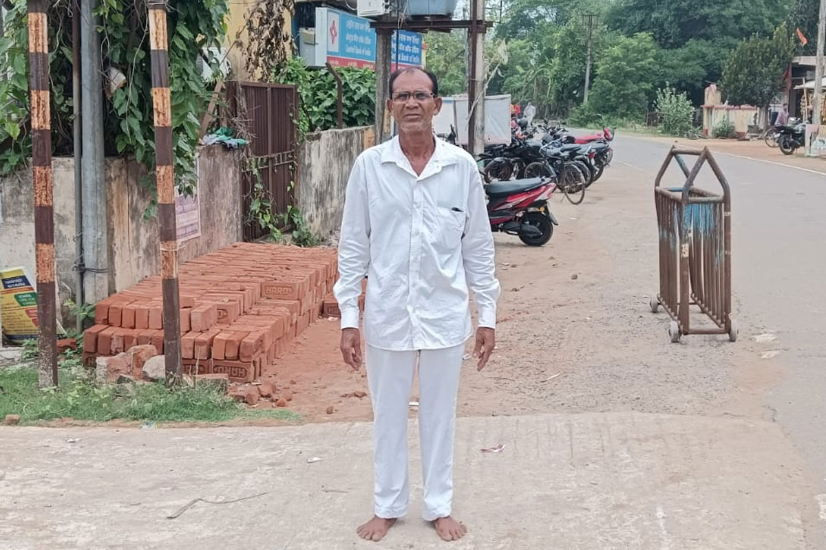 বিজেপি করার ‘অপরাধে’ জুতোপেটা করে সিপিএম, ৩৪ বছর পর জুতো পরবেন দুর্গাপুরের সেই জয়দেব