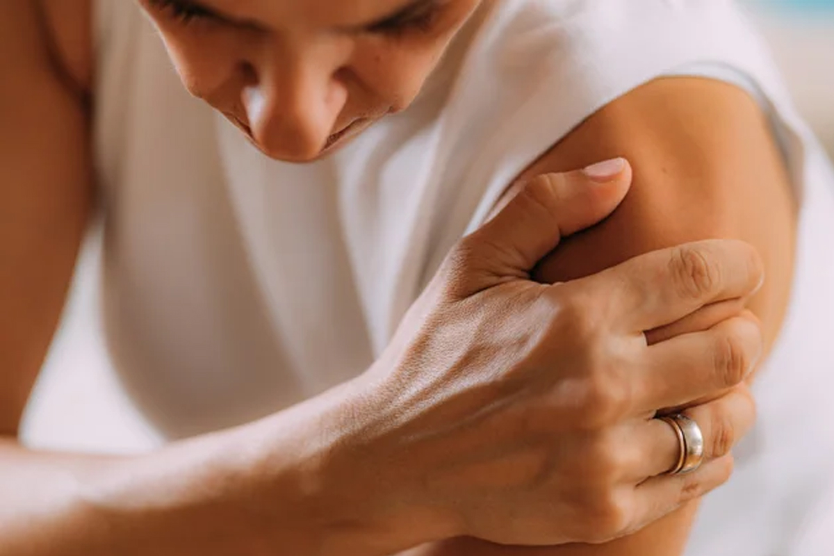 why frozen shoulder is becoming common in menopausal women