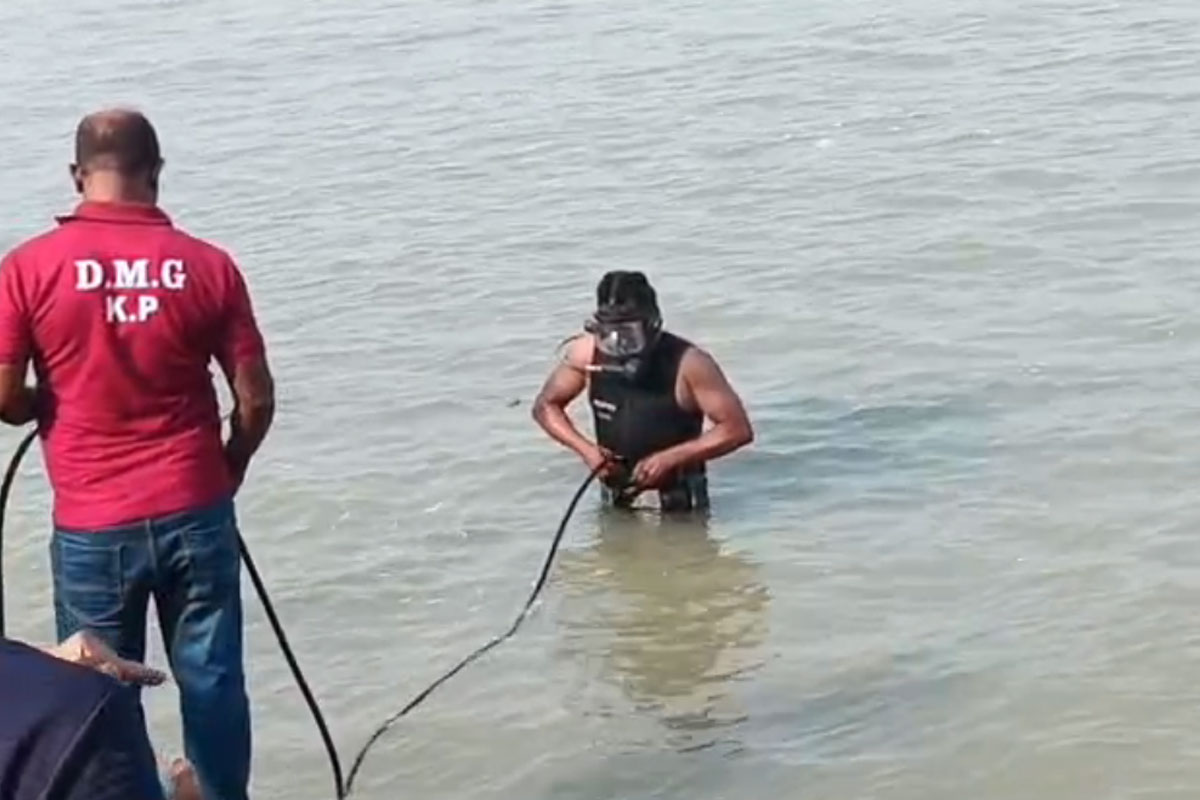 ভাই-বন্ধুদের সঙ্গে গঙ্গায় স্নান করতে নামাই কাল, জোয়ারে তলিয়ে গেল কিশোর!