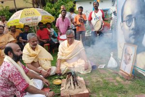 পার্কে নেতাজি-শ্যামাপ্রসাদের ছবি রেখে পুজো, শিবপুরে শাহের নামে মন্দিরের শিলান্যাস বিজেপির!