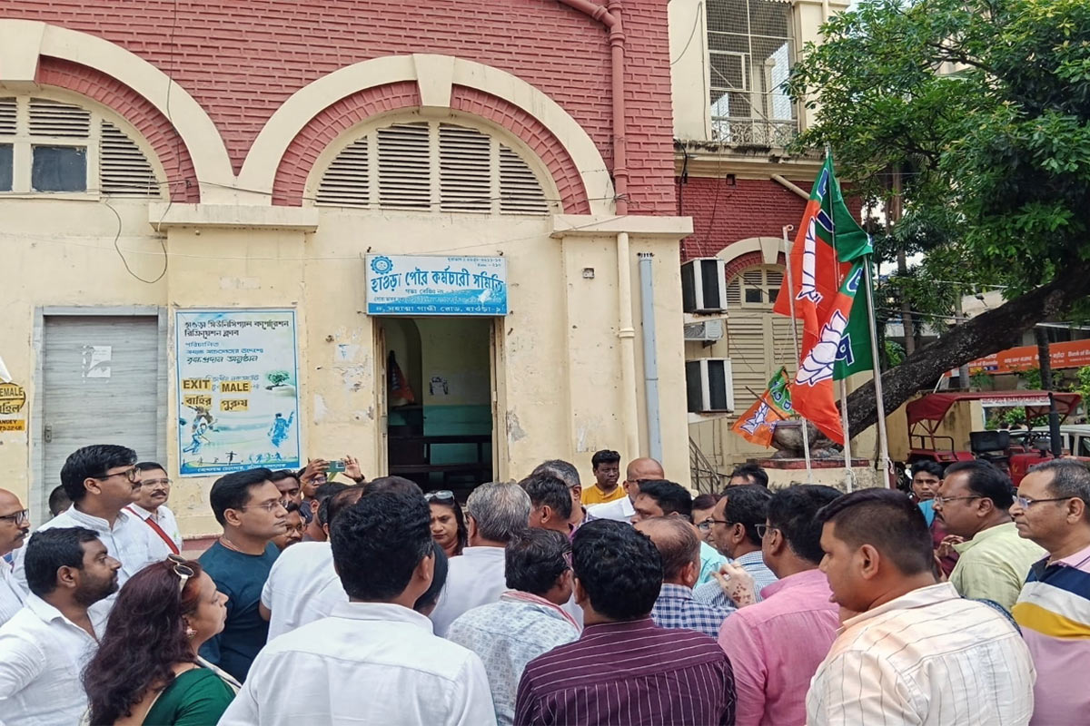 খুব শীঘ্রই হাওড়া পুরসভায় ভোট! পুর কমিশনারের সঙ্গে দেখা করে কী জানালেন বিজেপি নেতৃত্ব