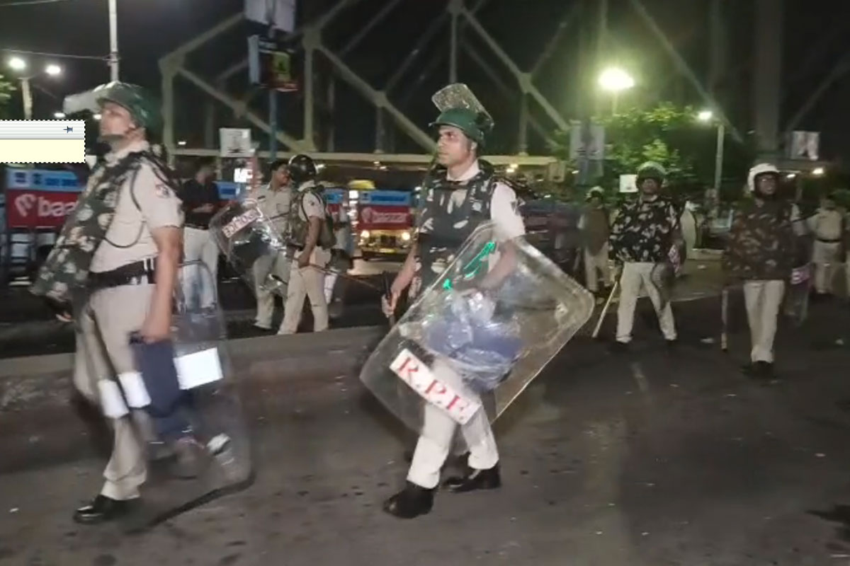 Bulldozers demolish 150 illegal shops at Howrah rail station