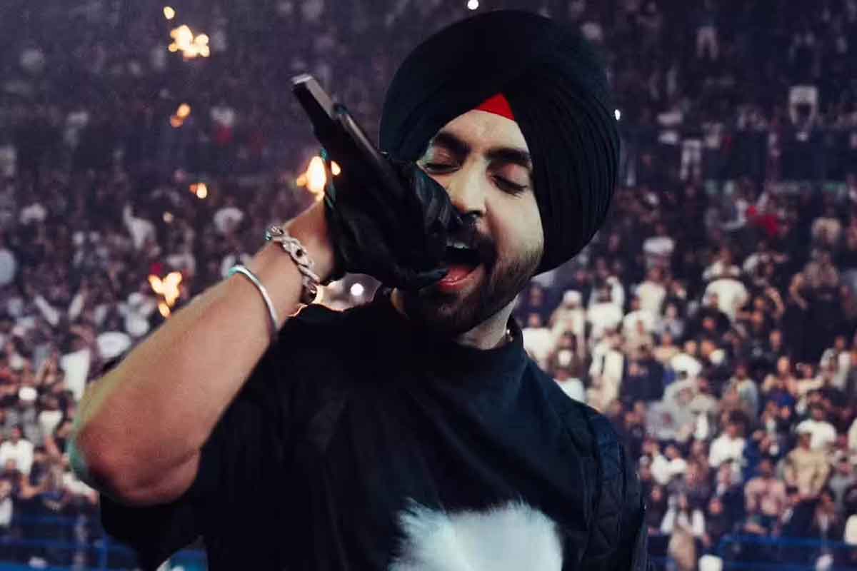কনসার্টের মাঝেই নিজেকে ‘মৃত’ ঘোষণা! দিলজিতের মন্তব্যে শোরগোল, ভাইরাল ভিডিও