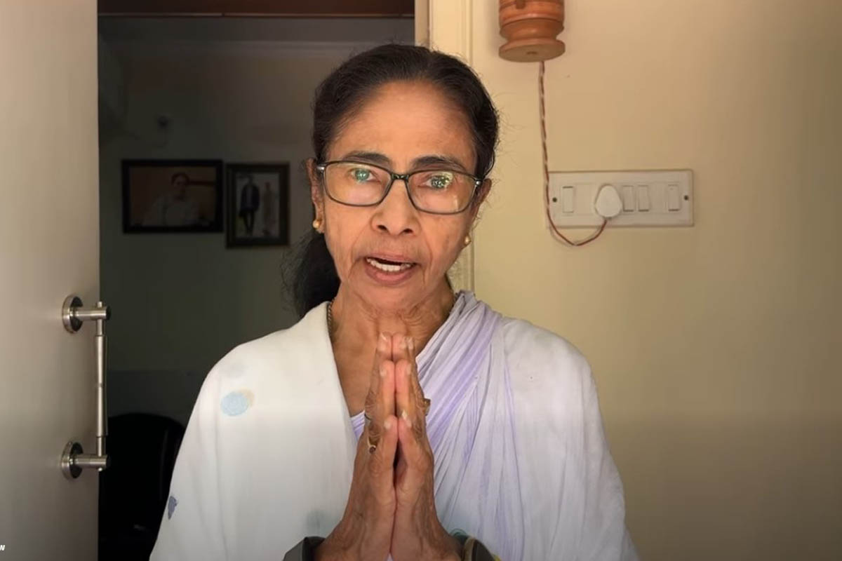 কলকাতার পর নজরে শহরতলির ৪ পুরসভা, মেয়র-কাউন্সিলরদের নিয়ে বৈঠকে মমতা