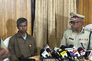 মূল স্রোতে ফিরুক বাকি কমরেডরাও, কলকাতায় আত্মসমর্পণ করে আর্জি মাওবাদী মাধাইয়ের
