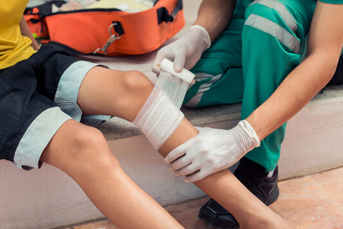 Emergency First Aid Guide: How to Handle Stroke & Severe Bleeding Fast

