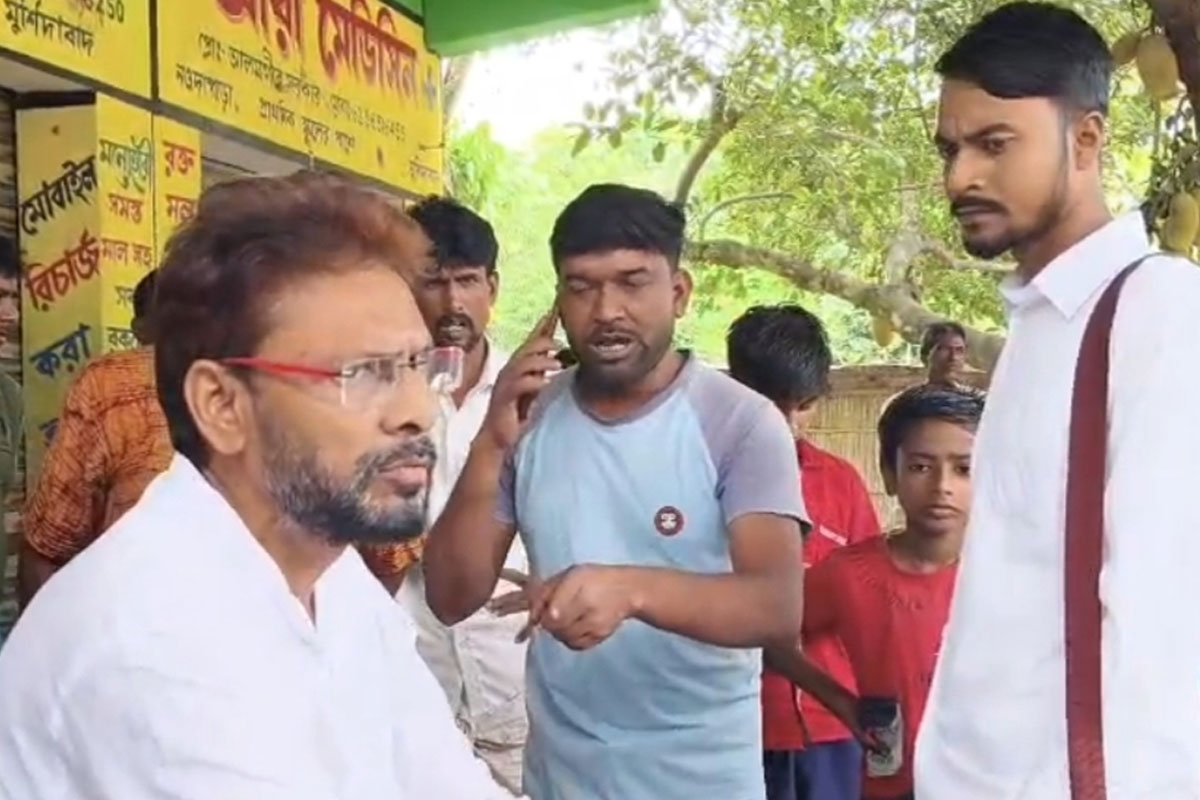 আক্রান্ত দলীয় কর্মীকে দেখতে গিয়ে বিক্ষোভের মুখে সিপিএম প্রার্থী! পালটা অভিযোগ তৃণমূলের