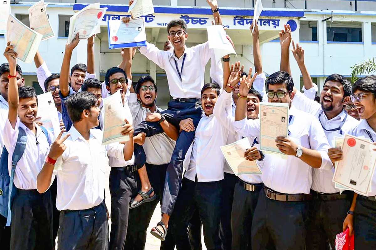 মাধ্যমিকে প্রথম উত্তর দিনাজপুরের অভিরূপ ভদ্র, মেধাতালিকায় মোট ১৩১ পড়ুয়া