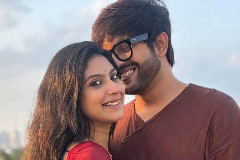 পড়ন্ত বিকেলে সূর্যকে সাক্ষী রেখে সৌরভের বাহুলগ্না শুভস্মিতা, প্রেমে সিলমোহর?