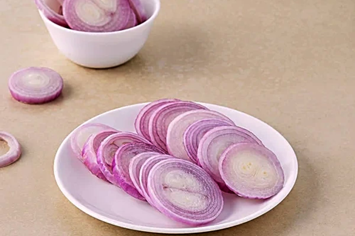 raw onion may give relief in extreme summer heat