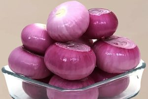 রোদে বেরলেই মাথা ঝিমঝিম, শরীর ক্লান্ত? কাঁচা পেঁয়াজেই মিলবে স্বস্তি!