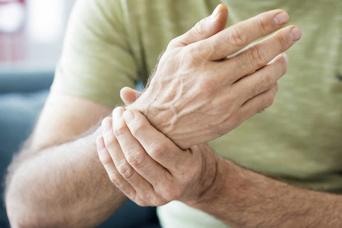osteoporosis vs osteoarthritis difference symptoms risk factors