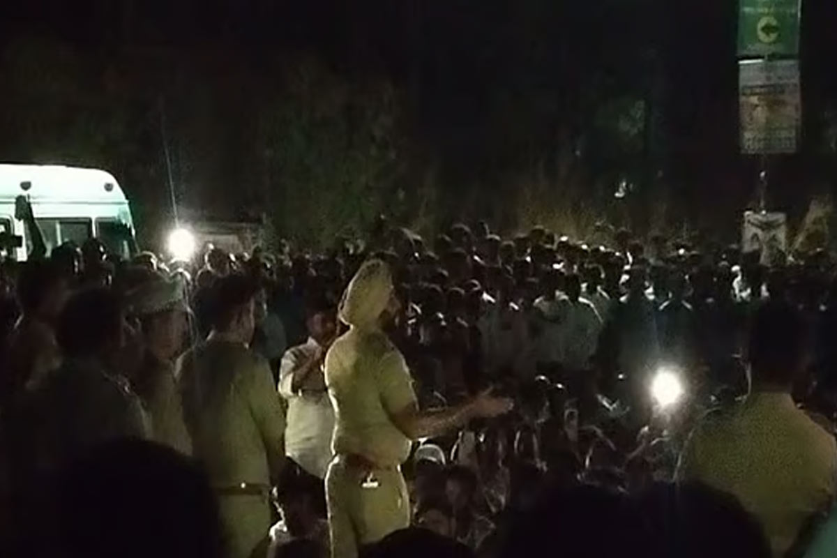 পুণেতে শিশুকন্যাকে ধর্ষণ, মাথা থেঁতলে খুন বৃদ্ধের! নেতাদের বাড়িতে আসতে ‘না’ নির্যাতিতার বাবার