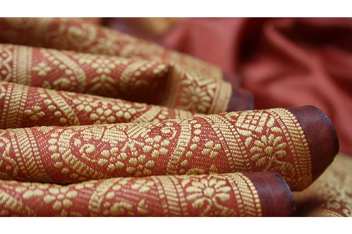 Easy Home Tips to Clean Banarasi & Silk Sarees Without Dry Cleaning
