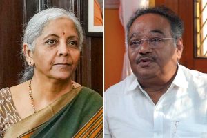 বাংলায় এবার টেক্সটাইল হাব! আর্থিক সংকট থেকে মুক্তির পথ খুঁজতে নির্মলার দ্বারস্থ শমীক