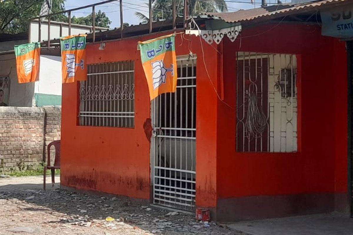 পালাবদল হতেই নীল-সাদা বদলে গেরুয়া, শিলিগুড়িতে ‘মমতা মন্দির’ হচ্ছে রামভবন!