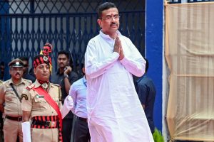 মাঝপথেই থামল কনভয়! ‘আমার জন্য সিগন্যাল ভাঙা চলবে না’, পুলিশকে নির্দেশ মুখ্যমন্ত্রীর