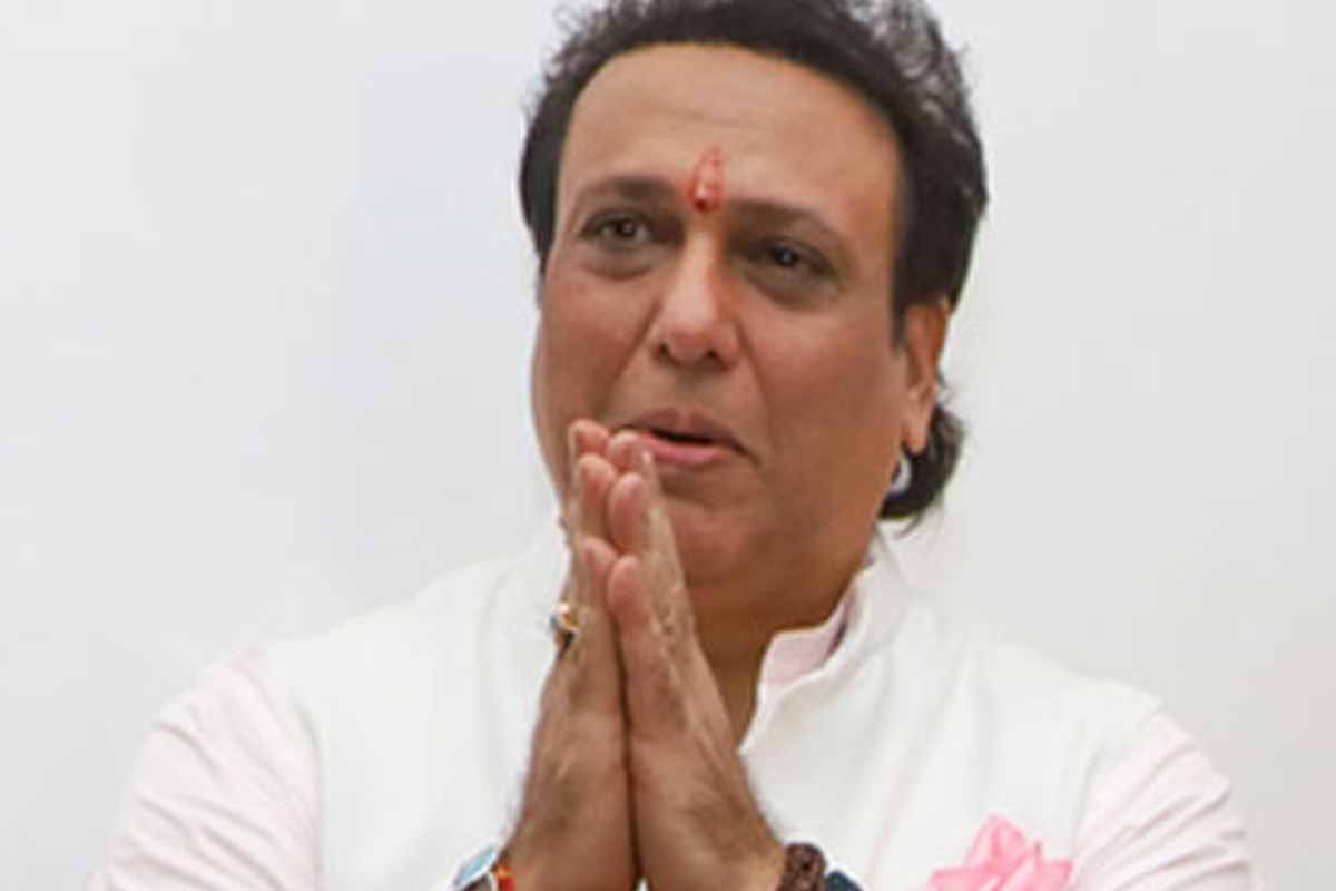 গোবিন্দাকে ছুঁতেই পাপারাজ্জির সঙ্গে বিতর্কে দেহরক্ষী, নিজেই এগিয়ে এসে চিচি বললেন…