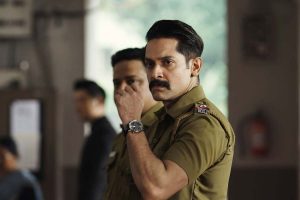 প্রযোজক হিসেবে সরে দাঁড়ানোর ৪৮ ঘণ্টা পরই ডিগবাজি! ‘তারকাটা’র প্রযোজনায় বিক্রমই, নেপথ্যে কোন রহস্য?