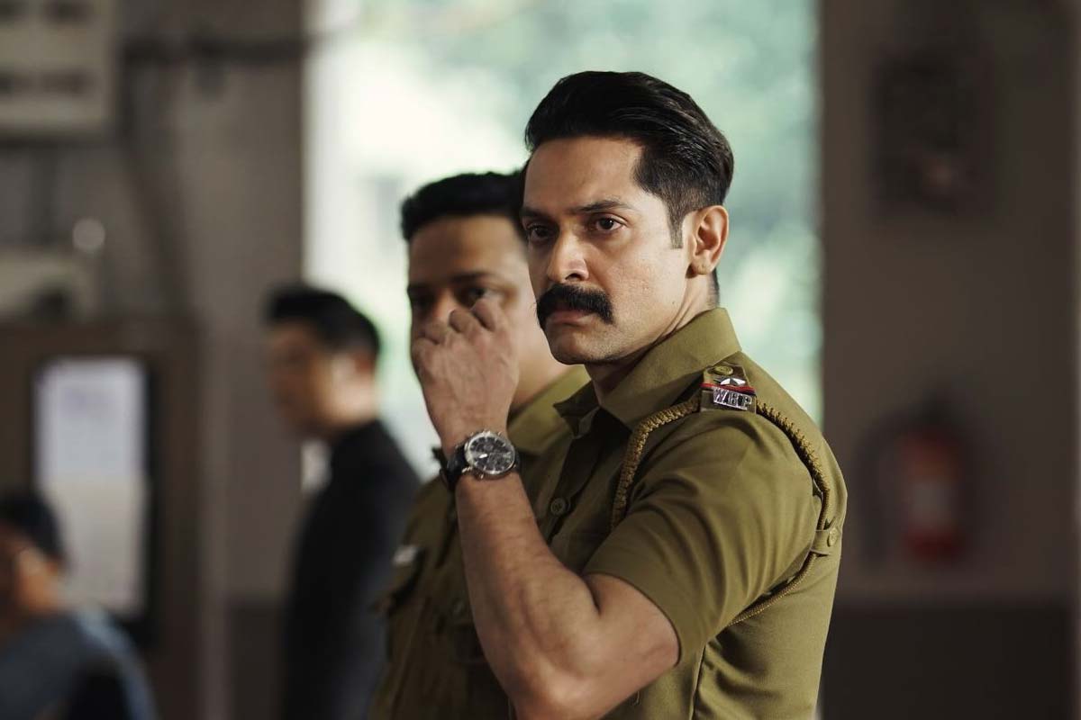 প্রযোজক হিসেবে সরে দাঁড়ানোর ৪৮ ঘণ্টা পরই ডিগবাজি! ‘তারকাটা’র প্রযোজনায় বিক্রমই, নেপথ্যে কোন রহস্য?