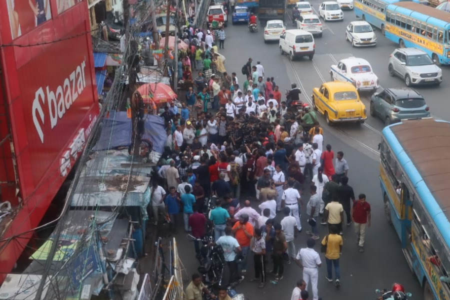 Tmc protest against hawker eviction at Sealdah