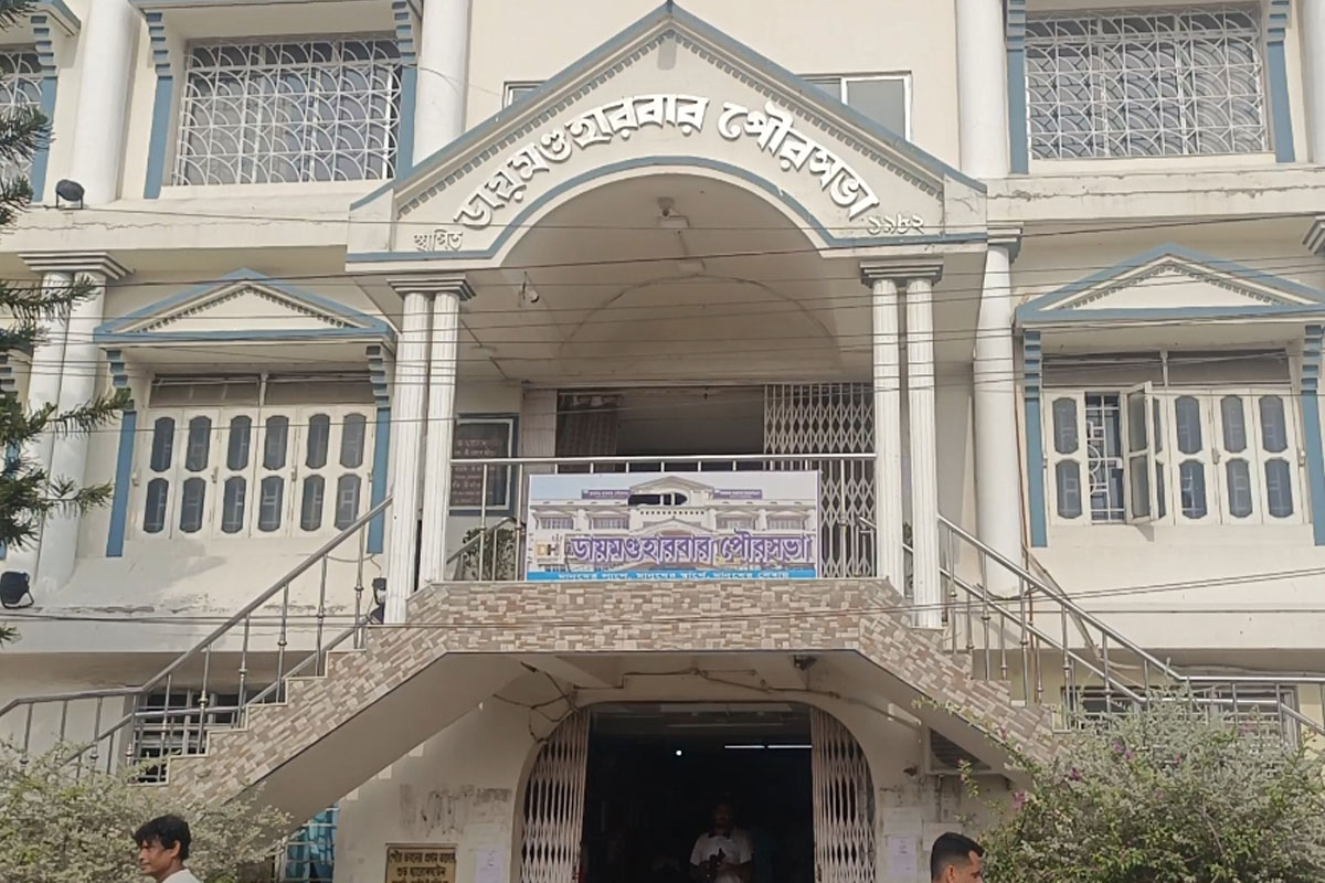 8 TMC councilors resign, Diamond Harbour Board on verge of collapse