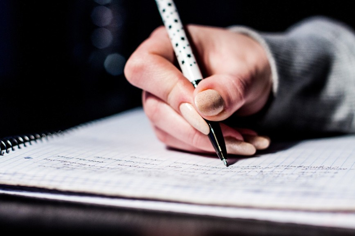 handwriting boosts memory attention better than typing study reveals