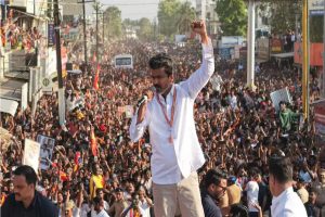 ফের রাজ্যপালের সঙ্গে সাক্ষাৎ বিজয়ের, সংখ্যাগরিষ্ঠতা নিয়ে আজই মুখ্যমন্ত্রী হবেন থলপতি?