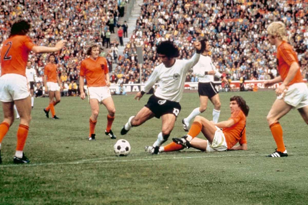 A write up on Johan Cruyff and total football in 1974 World Cup