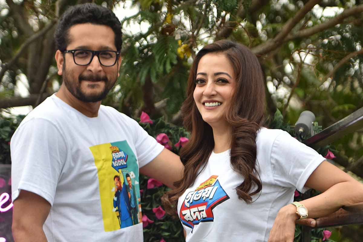 ‘বয়স নিয়ে রাইমা কখনও প্যানিক করে না’, হাওয়া বদলের মরশুমে খুনসুটি পরমব্রতর
