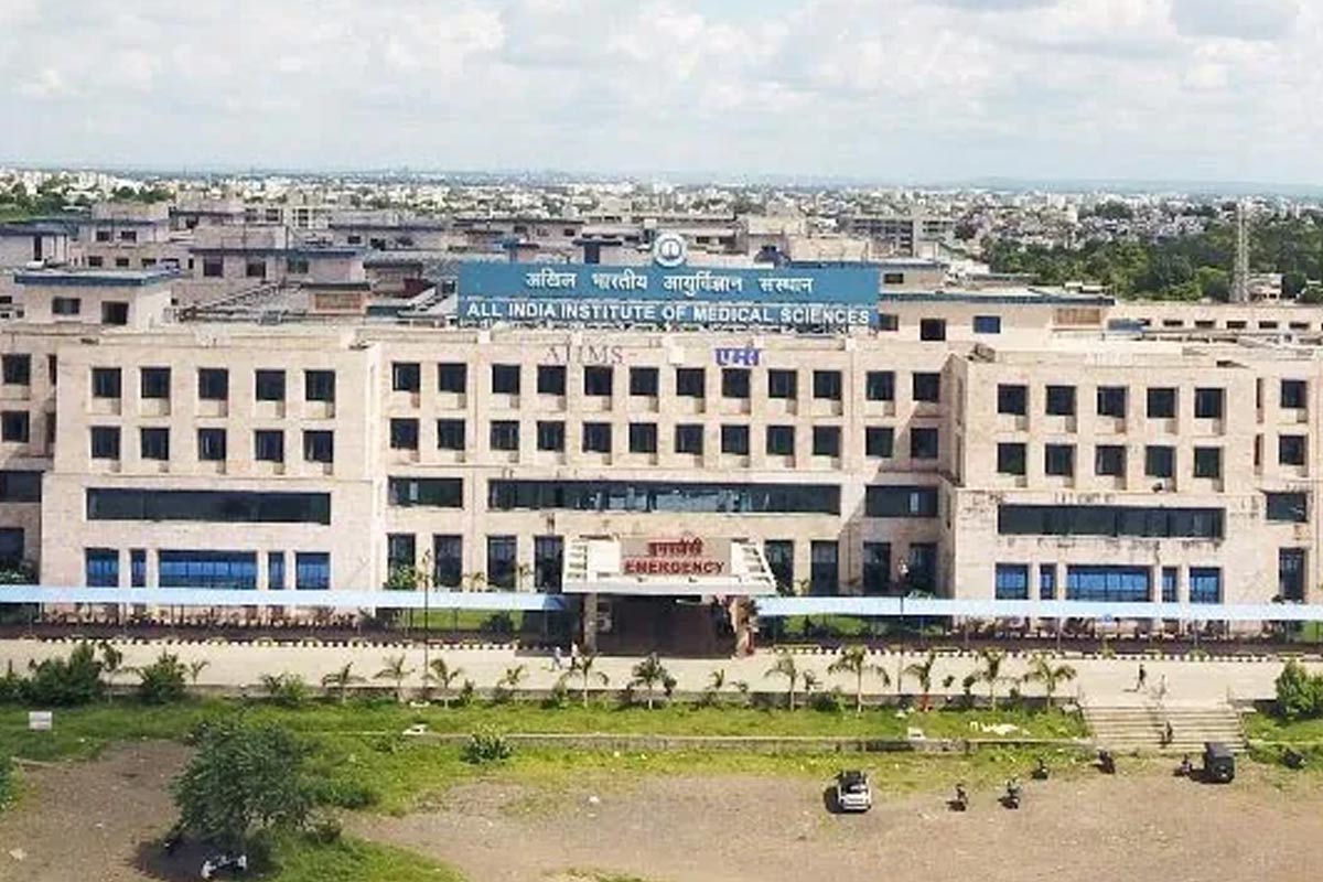 AIIMS হাসপাতালে ওষুধের বদলে ফর্মালিন! ভয়ঙ্কর গাফিলতিতে মৃত্যু ক্যানসার আক্রান্ত শিশুর