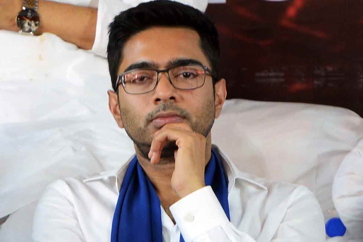 দিল্লির পর বাংলায় বিরাট মদ কেলেঙ্কারি! তৃণমূল জমানায় বদলে যায় নীতি, কাঠগড়ায় অভিষেক