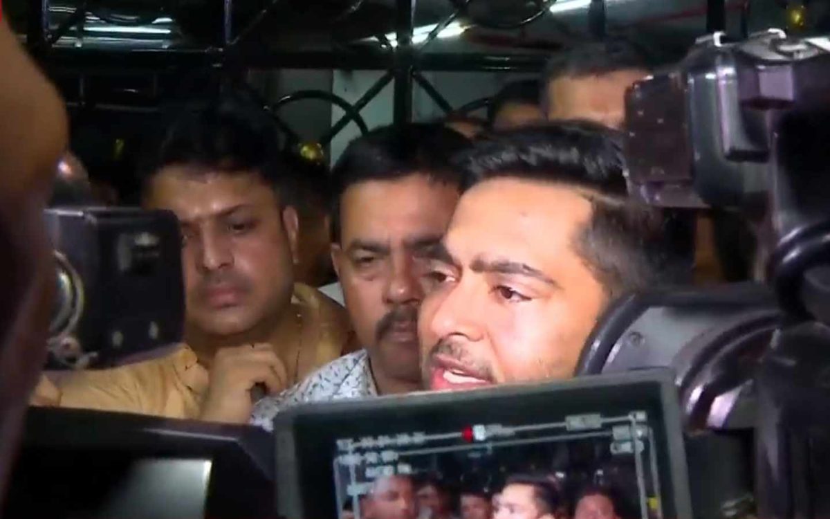 ১৪ জুন সই জাল, ১৬-য় ডিজে মামলায় হাজিরা, আড়াই ঘণ্টা দাঁড়িয়ে অভিষেককে সমন সিআইডি-র