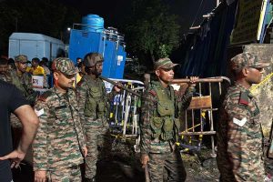 দুর্যোগ কাটতেই তারাতলায় ফের উদ্ধারকাজ শুরু, নাইট ভিশন ক্যামেরায় চলছে তল্লাশি