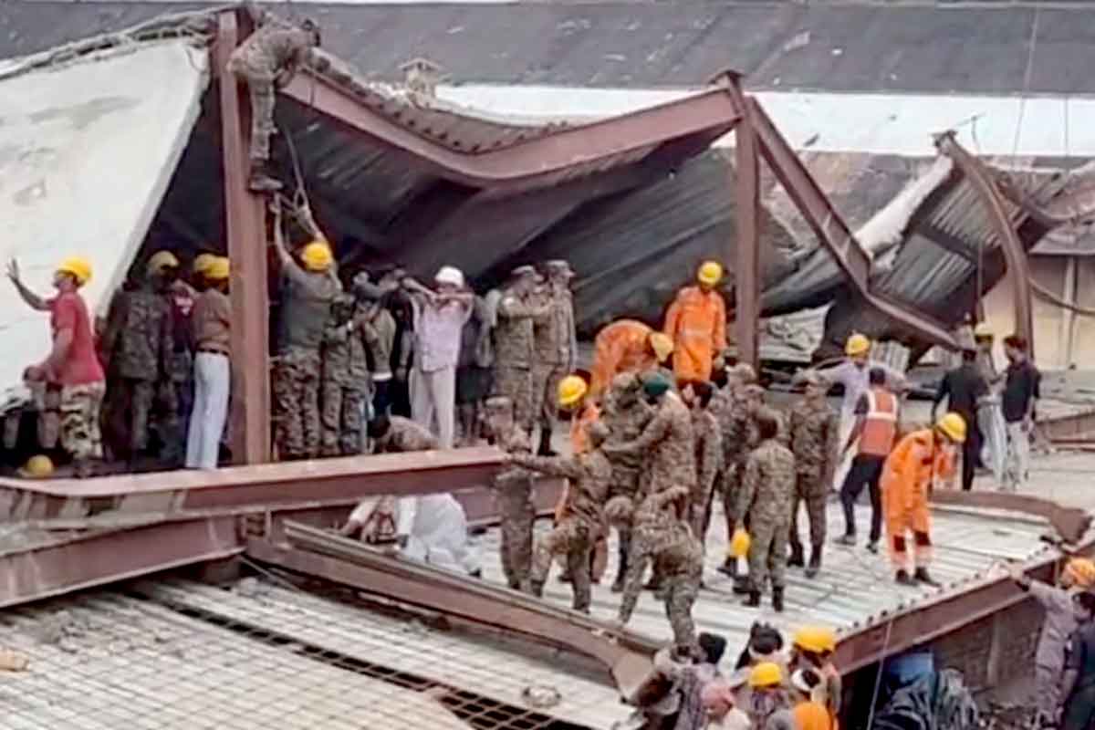 যুদ্ধকালীন তৎপরতা! অত্যাধুনিক ‘অস্ত্রে’ সজ্জিত সেনার উদ্ধারকাজ দেখল তারাতলা