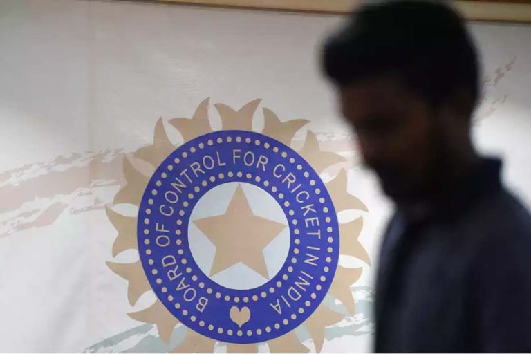 বিদেশি লিগে খেলতে অবসরের হিড়িক! এবার কড়া নিয়ম আনার পথে বিসিসিআই