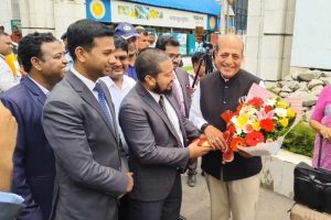 সড়কপথে ৩৫০ কিমি পাড়ি, বাংলাদেশ পৌঁছলেন ভারতের নতুন হাইকমিশনার দীনেশ ত্রিবেদী