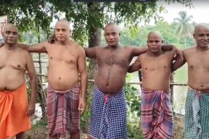 তৃণমূলের ‘অত্যাচার’, মিথ্যে মামলা থেকে মুক্ত হয়েই মাথা কামালেন ৫ বিজেপি কর্মী!
