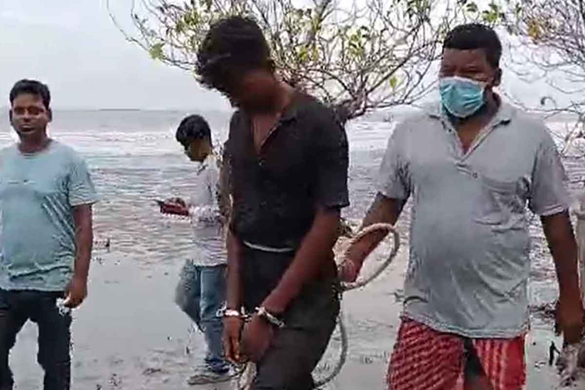 বকখালিতে বেড়াতে গিয়ে বান্ধবীকে ‘খুন’, সমুদ্রসৈকতে বালি খুঁড়ে উদ্ধার দেহ
