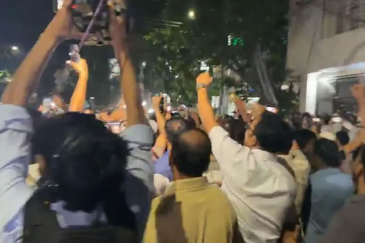 মুক্তিযোদ্ধা আওয়ামি নেতার শেষকৃত্যে ‘জয় বাংলা’ স্লোগান, বাংলাদেশে আটক একাধিক  