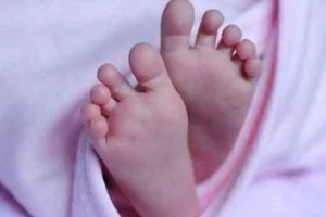 সন্তানের কান্নায় অতিষ্ঠ, ধারালো অস্ত্রের কোপে ৬ মাসের শিশুকন্যাকে গলা কেটে খুন মা’র!