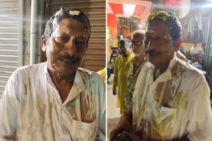 তোলাবাজি থেকে হুমকি! অভিযুক্ত তৃণমূল নেতাকে ‘ডিম স্নান’ করাল ক্ষুব্ধ জনতা, প্রকাশ্যে ভিডিও