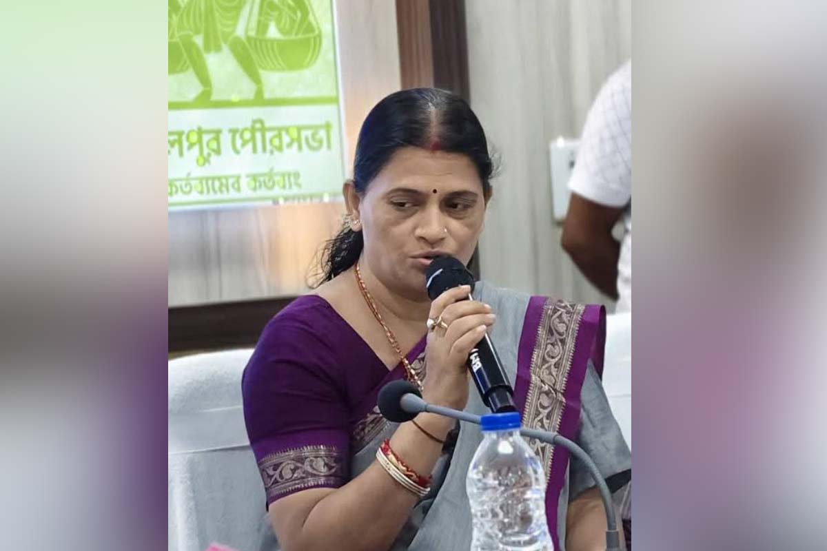 ভোট পরবর্তী হিংসায় স্বামীর বিরুদ্ধে মামলা, তারপরই পদত্যাগ অনুব্রত ‘ঘনিষ্ঠ’ বোলপুরের পুরপ্রধানের