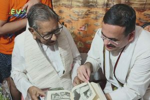 আবেগের নাম শ্যামাপ্রসাদ! ভারত কেশরী ‘ঘনিষ্ঠ’ শতায়ু অফিসারকে শ্রদ্ধা বিজেপি নেতার